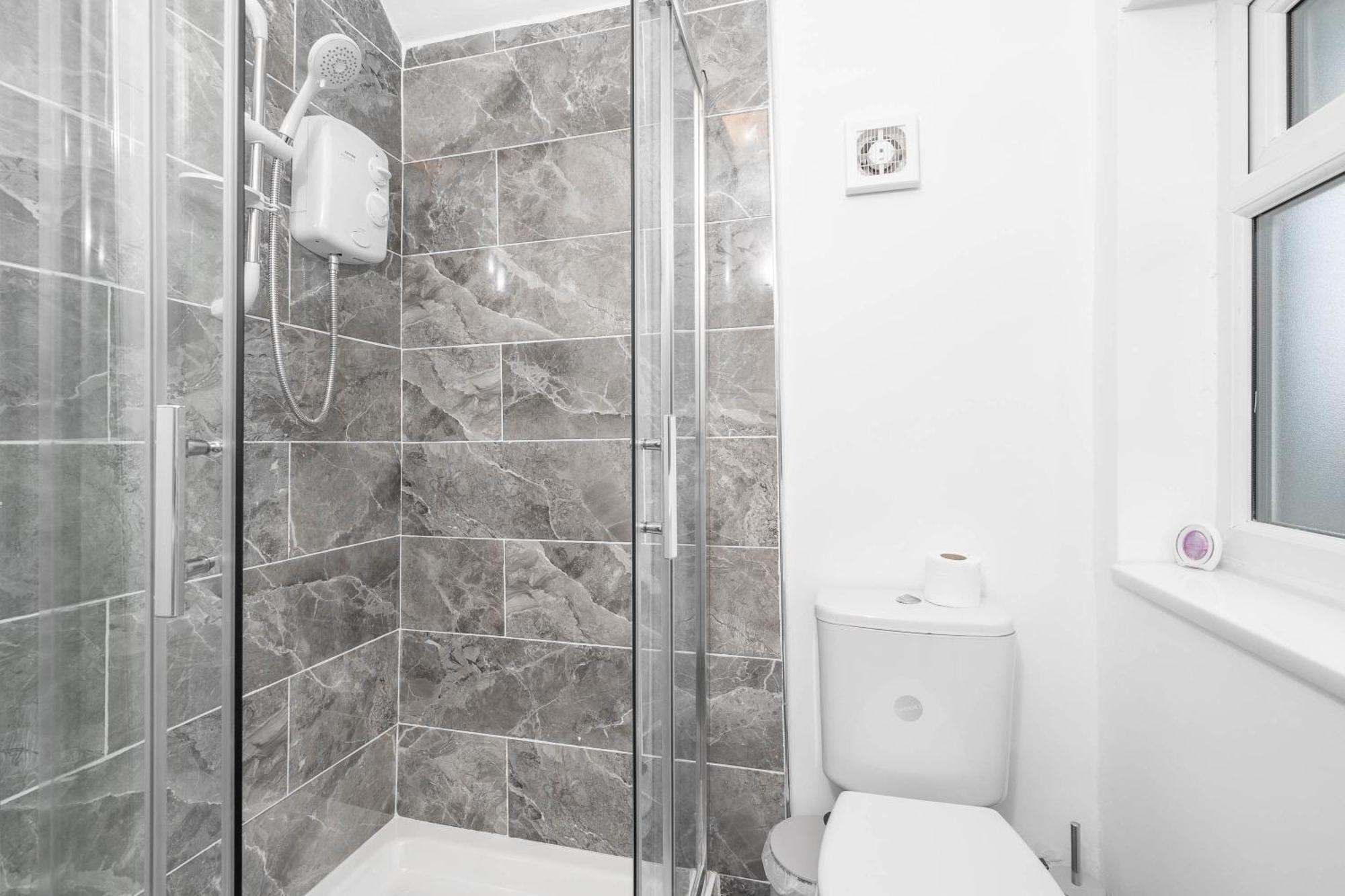 4 Bedroom House - Accommodates 7 - Garden - Parking - Netflix - Wifi - 559T Birmingham Exteriör bild